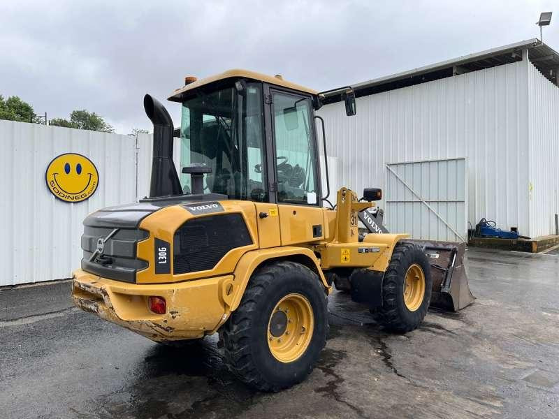 Încărcător frontal pe pneuri Volvo L30G: Foto 6