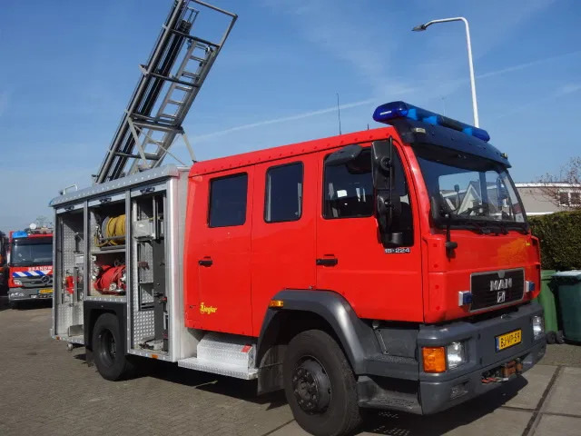 MAN 15 224-with winch 2500liter tank manual gearbox ,ziegler pomp - Autospeciala de stins incendii: Foto 1 MAN 15 224-with winch 2500liter tank manual gearbox ,ziegler pomp - Autospeciala de stins incendii: Foto 1