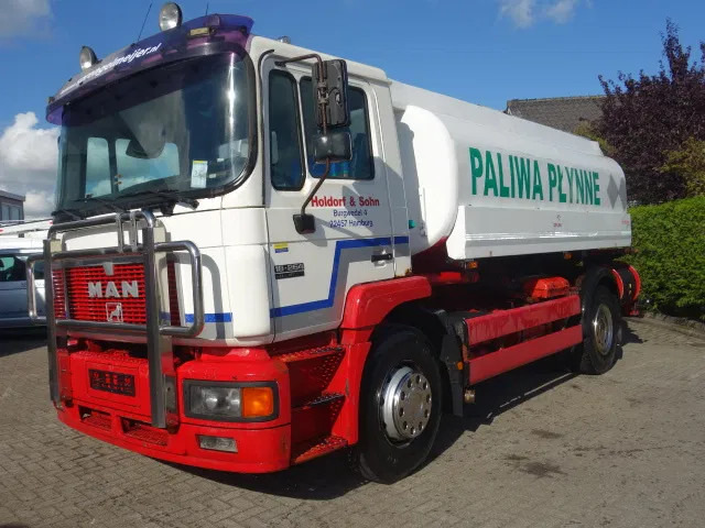 MAN 19-264 manual fuelpump 13500 liter,6 cil - Camion cisternă: Foto 2 MAN 19-264 manual fuelpump 13500 liter,6 cil - Camion cisternă: Foto 2