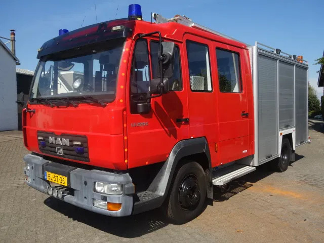 MAN LE 220C GODIVA POMP 2000 LITER TANK,MANUAL GEARBOX - Autospeciala de stins incendii: Foto 1 MAN LE 220C GODIVA POMP 2000 LITER TANK,MANUAL GEARBOX - Autospeciala de stins incendii: Foto 1