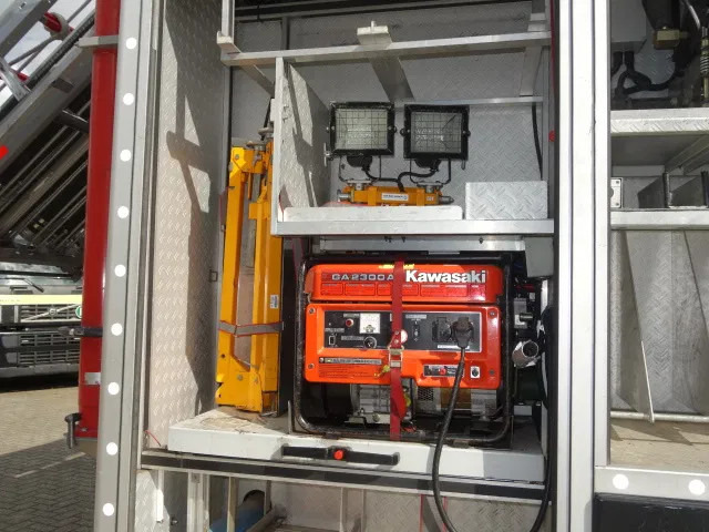 Mercedes-Benz Actros 1831 4X4 ZIEGLER BOMBEROS POMP,2500 L TANK - Autospeciala de stins incendii: Foto 5 Mercedes-Benz Actros 1831 4X4 ZIEGLER BOMBEROS POMP,2500 L TANK - Autospeciala de stins incendii: Foto 5