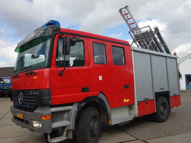 Mercedes-Benz Actros 1831 4X4 ZIEGLER BOMBEROS POMP,2500 L TANK - Autospeciala de stins incendii: Foto 3 Mercedes-Benz Actros 1831 4X4 ZIEGLER BOMBEROS POMP,2500 L TANK - Autospeciala de stins incendii: Foto 3
