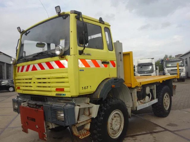 Renault TRM 4X4 MET HYDROLIEKAANSLUITING VOOR BUMPER - Camion furgon: Foto 2 Renault TRM 4X4 MET HYDROLIEKAANSLUITING VOOR BUMPER - Camion furgon: Foto 2