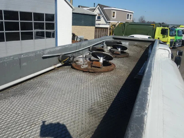 Volvo FL 240 220PK 12000 LITER STEELSPRINGS - Camion cisternă: Foto 4 Volvo FL 240 220PK 12000 LITER STEELSPRINGS - Camion cisternă: Foto 4