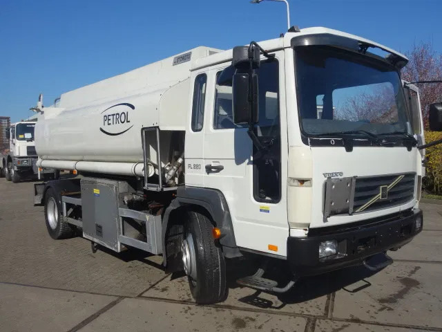Volvo FL 240 PK 12000 LITER STEELSPRINGS - Camion cisternă: Foto 1 Volvo FL 240 PK 12000 LITER STEELSPRINGS - Camion cisternă: Foto 1
