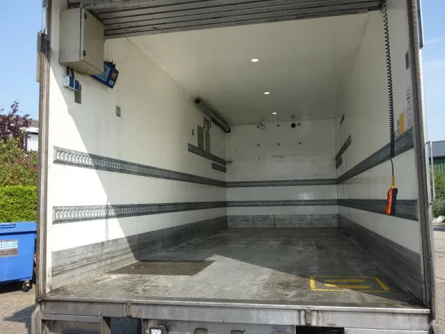 Volvo FL FL250 isothermic box - Camion furgon: Foto 4 Volvo FL FL250 isothermic box - Camion furgon: Foto 4