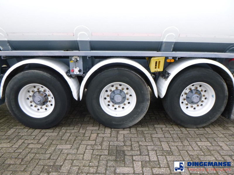 LAG Fuel tank alu 44.4 m3 / 6 comp + pump - Remorcă cisternă: Foto 5 LAG Fuel tank alu 44.4 m3 / 6 comp + pump - Remorcă cisternă: Foto 5