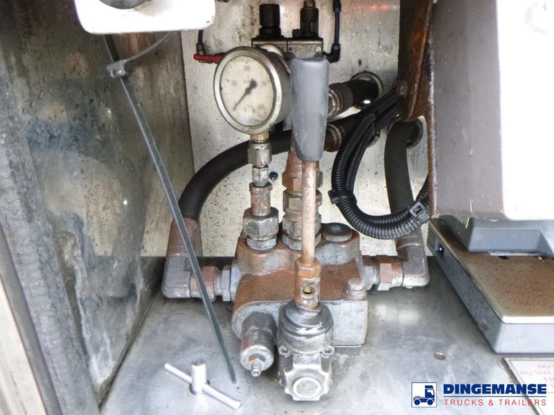 Remorcă cisternă LAG Fuel tank alu 44.4 m3 / 6 comp + pump: Foto 20 Remorcă cisternă LAG Fuel tank alu 44.4 m3 / 6 comp + pump: Foto 20