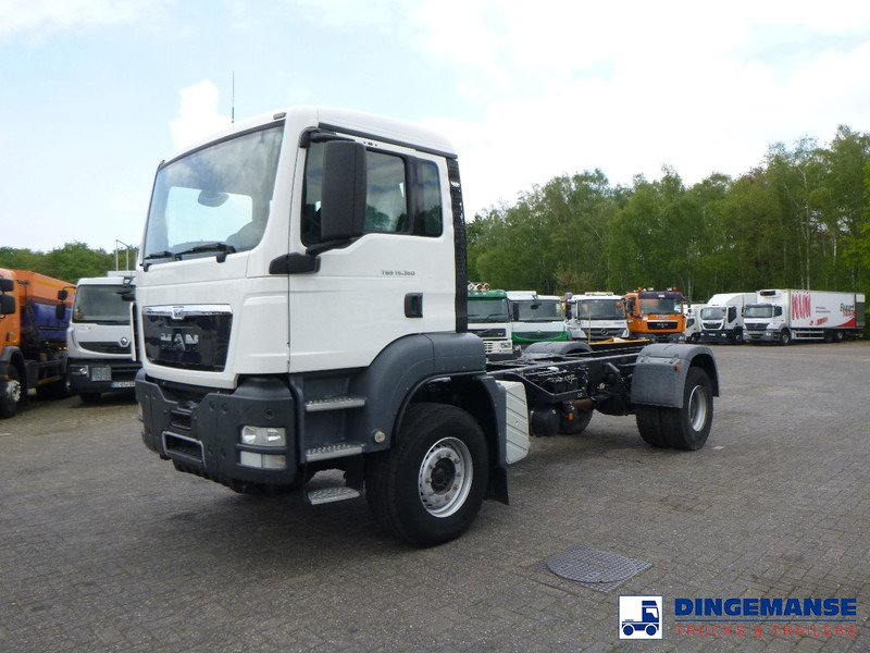 MAN TGS 19.360 4X2 BBS manual Euro 2 chassis + PTO - Camion şasiu: Foto 1 MAN TGS 19.360 4X2 BBS manual Euro 2 chassis + PTO - Camion şasiu: Foto 1