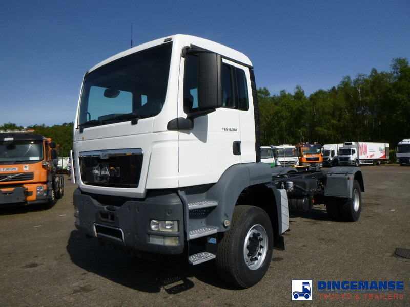 MAN TGS 19.360 4X2 BBS manual Euro 2 chassis + PTO - Camion şasiu: Foto 1 MAN TGS 19.360 4X2 BBS manual Euro 2 chassis + PTO - Camion şasiu: Foto 1
