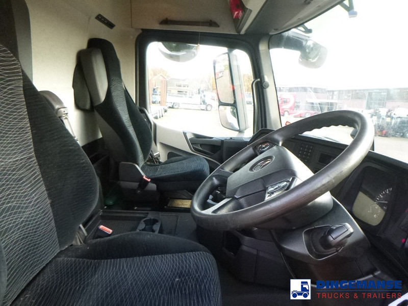 Interior photo 1: Leasing de Mercedes-Benz Antos 2533 RHD 6x2 Thermoking T1000R frigo Mercedes-Benz Antos 2533 RHD 6x2 Thermoking T1000R frigo