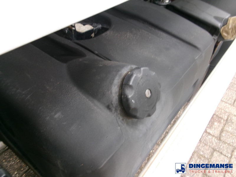 Renault Midlum 280 Dxi 4x2 fuel tank 11.3 m3 / 3 comp - Camion cisternă: Foto 5 Renault Midlum 280 Dxi 4x2 fuel tank 11.3 m3 / 3 comp - Camion cisternă: Foto 5