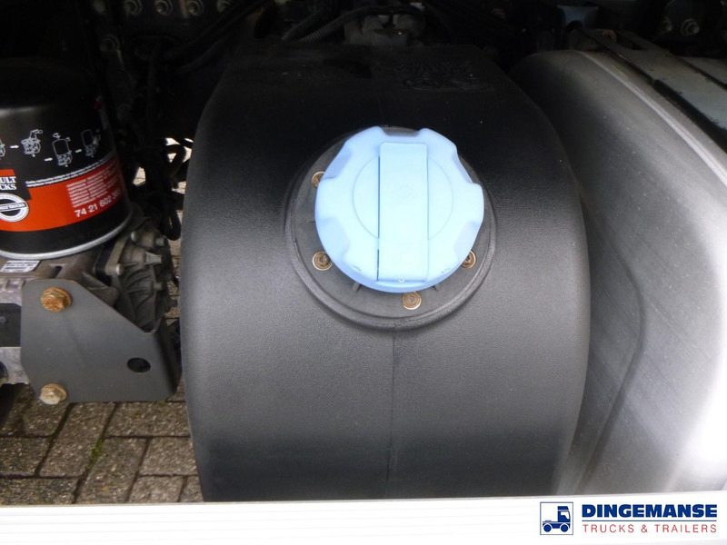 Renault Premium 270 dxi 4x2 fuel tank 13.7 m3 / 4 comp - Camion cisternă: Foto 5 Renault Premium 270 dxi 4x2 fuel tank 13.7 m3 / 4 comp - Camion cisternă: Foto 5