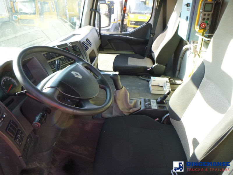 Interior photo 1: Leasing de Renault Premium 280 dxi 4x2 gas tank 19.2 m3 Renault Premium 280 dxi 4x2 gas tank 19.2 m3