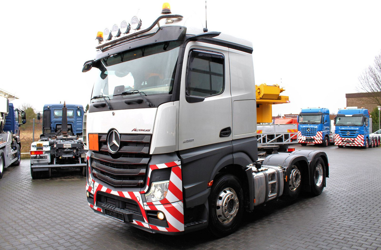 Mercedes-Benz Actros 2551 6x2 BigSpace 68 to Schwerlast + LIFT - Cap tractor: Foto 2 Mercedes-Benz Actros 2551 6x2 BigSpace 68 to Schwerlast + LIFT - Cap tractor: Foto 2