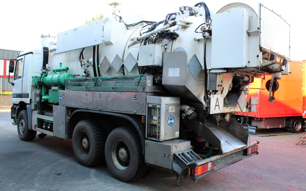 Mercedes-Benz Actros 3335 6x4 Kroll 13m³ HD-Kombi ADR/GGVS V2A - Maşină pentru vidanjări: Foto 5 Mercedes-Benz Actros 3335 6x4 Kroll 13m³ HD-Kombi ADR/GGVS V2A - Maşină pentru vidanjări: Foto 5