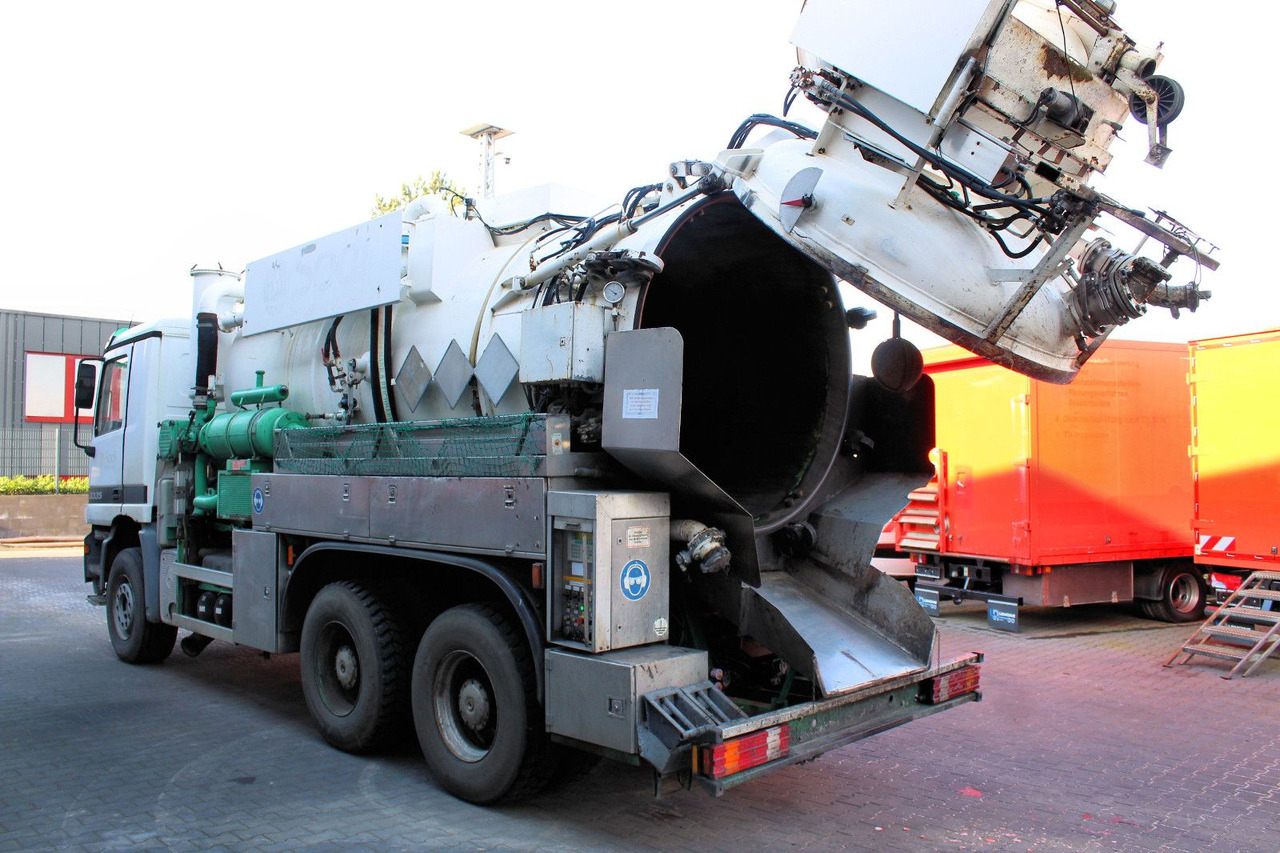 Mercedes-Benz Actros 3335 6x4 Kroll 13m³ HD-Kombi ADR/GGVS V2A - Maşină pentru vidanjări: Foto 2 Mercedes-Benz Actros 3335 6x4 Kroll 13m³ HD-Kombi ADR/GGVS V2A - Maşină pentru vidanjări: Foto 2