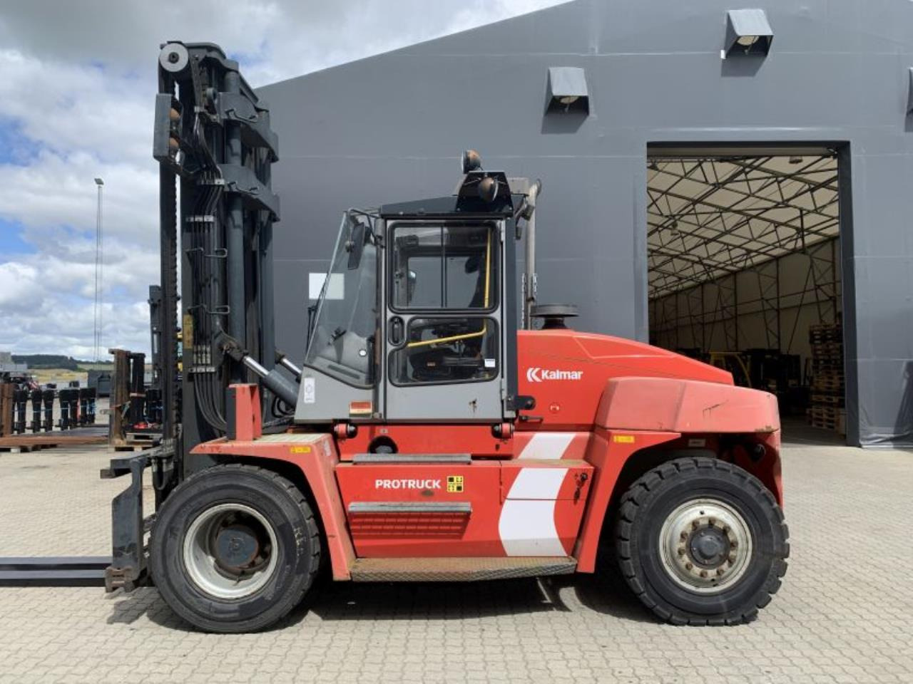 Kalmar DCE100-6 - Stivuitor diesel: Foto 1 Kalmar DCE100-6 - Stivuitor diesel: Foto 1