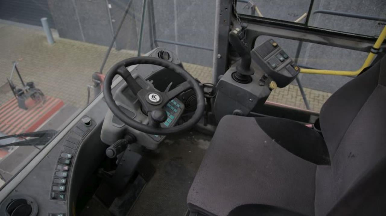 Kalmar DCF90-45ES - Stivuitor containere: Foto 4 Kalmar DCF90-45ES - Stivuitor containere: Foto 4