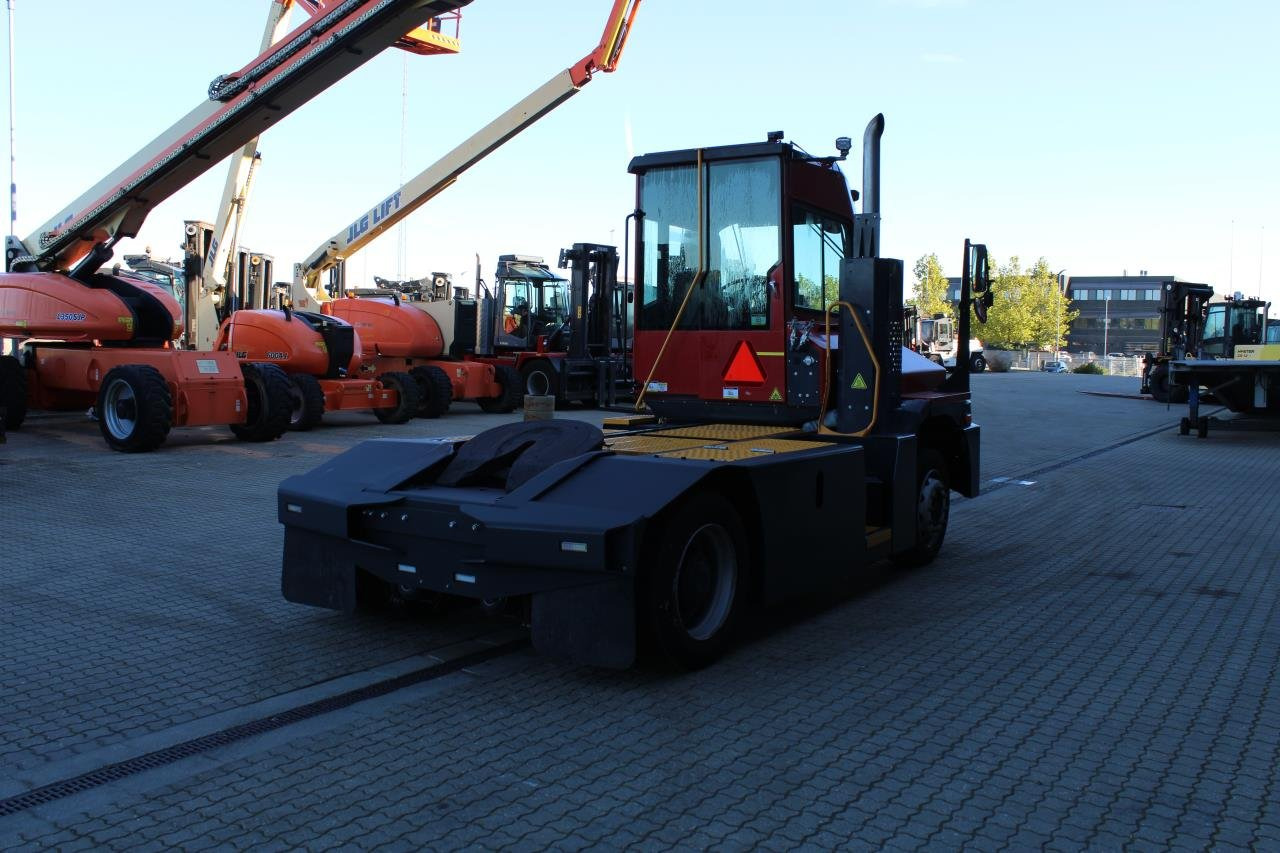Kalmar T2I 4X2 - Tractor terminal: Foto 3 Kalmar T2I 4X2 - Tractor terminal: Foto 3