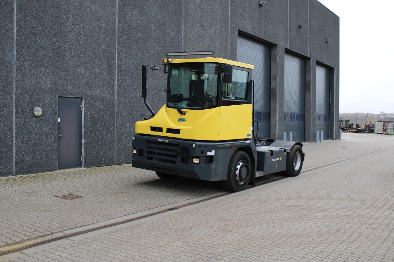 MOL RM255 4X4 - Tractor terminal: Foto 2 MOL RM255 4X4 - Tractor terminal: Foto 2