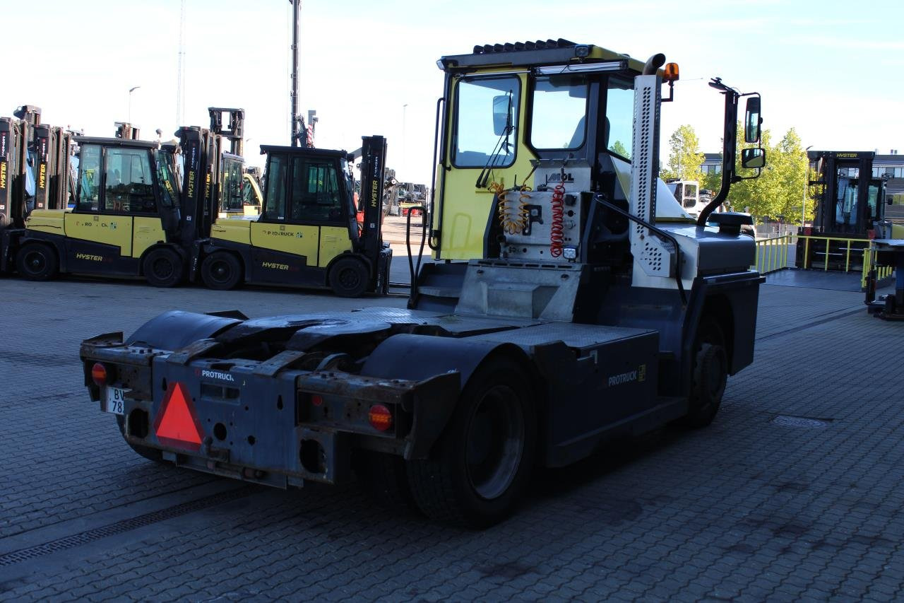 MOL RM255 4X4 - Tractor terminal: Foto 3 MOL RM255 4X4 - Tractor terminal: Foto 3