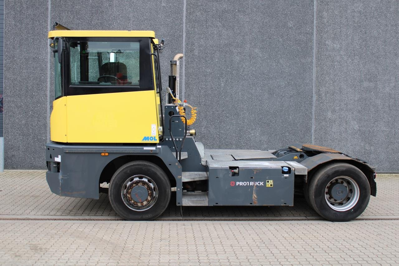 MOL RM255 4X4 - Tractor terminal: Foto 1 MOL RM255 4X4 - Tractor terminal: Foto 1