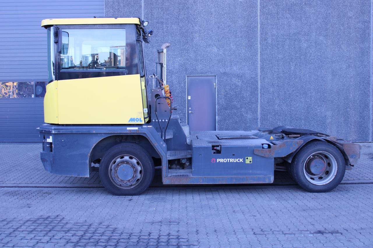 MOL RM255 4X4 - Tractor terminal: Foto 1 MOL RM255 4X4 - Tractor terminal: Foto 1