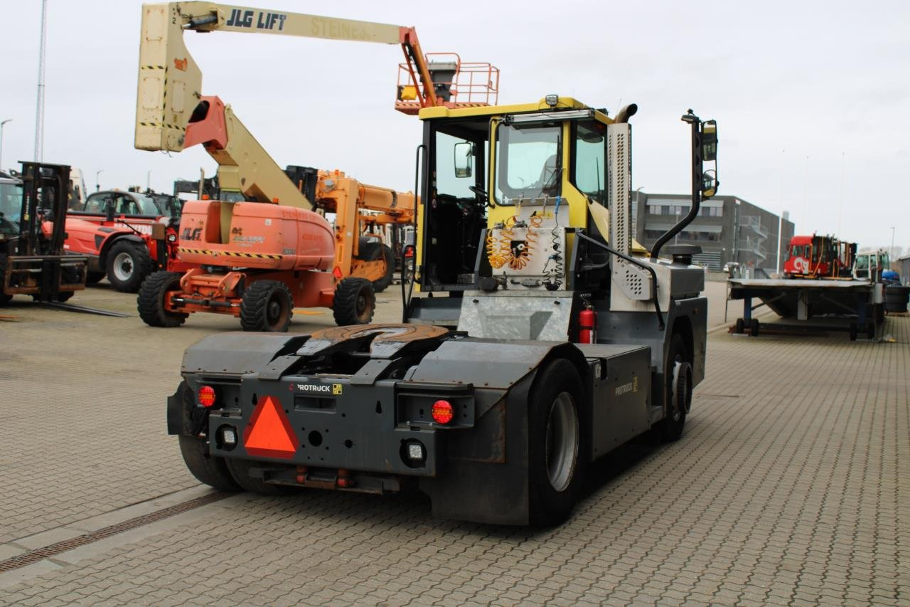 MOL RM255 4X4 - Tractor terminal: Foto 3 MOL RM255 4X4 - Tractor terminal: Foto 3