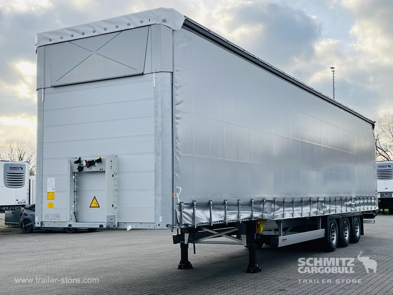 SCHMITZ Auflieger Curtainsider Mega - Semiremorcă prelată: Foto 1 SCHMITZ Auflieger Curtainsider Mega - Semiremorcă prelată: Foto 1