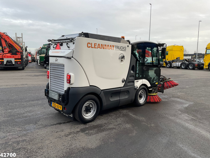 Mathieu MC 210 Azura Flex Euro 6 Stage 5 with 3-rd brush - Măturătoare stradală: Foto 4 Mathieu MC 210 Azura Flex Euro 6 Stage 5 with 3-rd brush - Măturătoare stradală: Foto 4