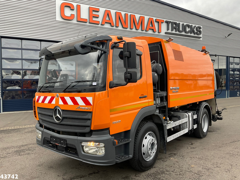 Mercedes-Benz ATEGO 1523 Faun VIAJET 6 R/HS Wegdekreiniger Just 14.776 km! - Măturătoare stradală: Foto 2 Mercedes-Benz ATEGO 1523 Faun VIAJET 6 R/HS Wegdekreiniger Just 14.776 km! - Măturătoare stradală: Foto 2