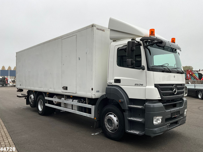 Mercedes-Benz Axor 2636 6x2 Dhollandia laadklep Just 265.901 km! - Camion furgon: Foto 4 Mercedes-Benz Axor 2636 6x2 Dhollandia laadklep Just 265.901 km! - Camion furgon: Foto 4