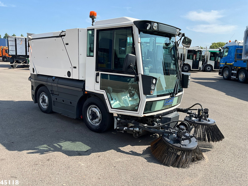 Schmidt Swingo Compact 200 Euro 6 - Măturătoare stradală: Foto 4 Schmidt Swingo Compact 200 Euro 6 - Măturătoare stradală: Foto 4