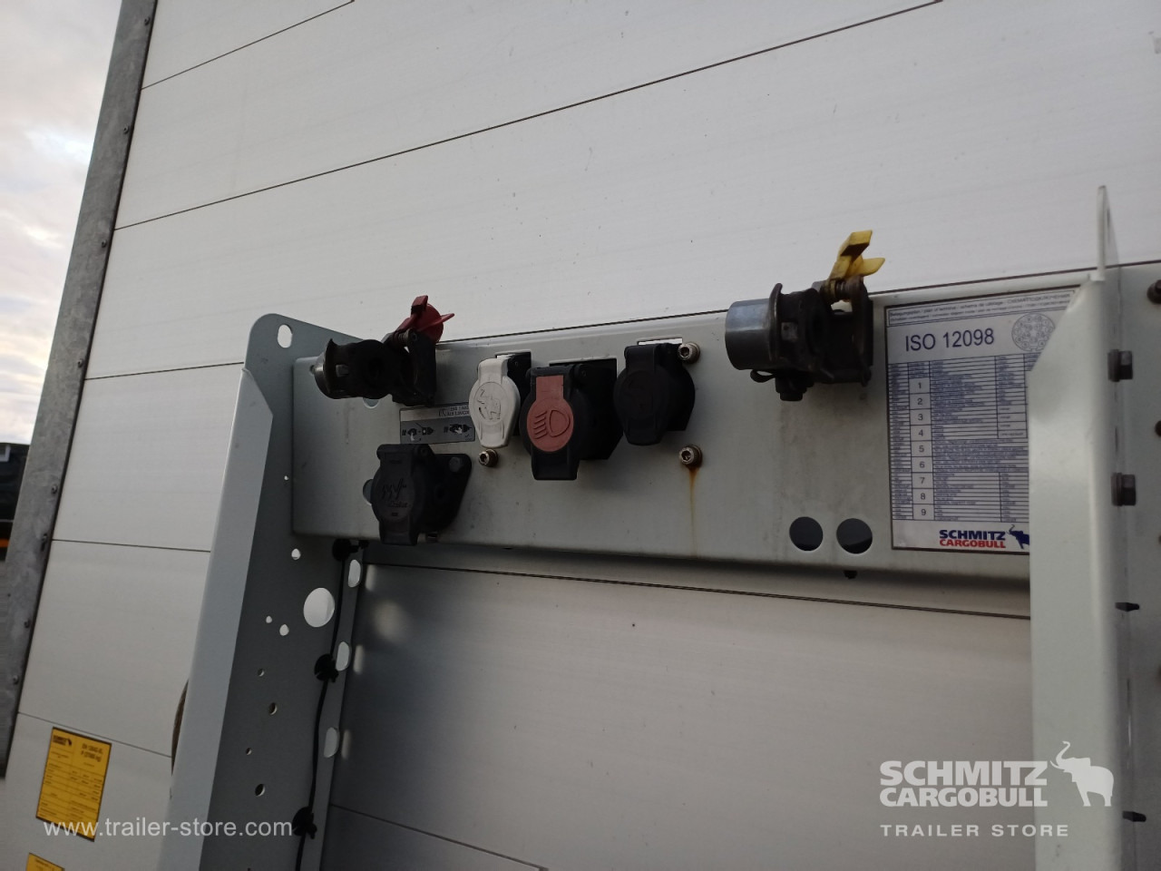 SCHMITZ Auflieger Curtainsider Mega - Semiremorcă prelată: Foto 2 SCHMITZ Auflieger Curtainsider Mega - Semiremorcă prelată: Foto 2