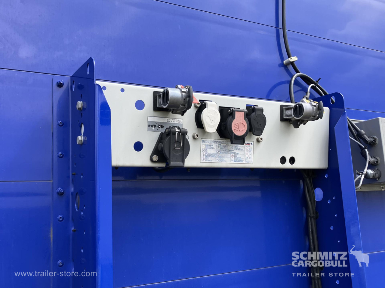 SCHMITZ Auflieger Curtainsider Standard - Semiremorcă prelată: Foto 2 SCHMITZ Auflieger Curtainsider Standard - Semiremorcă prelată: Foto 2
