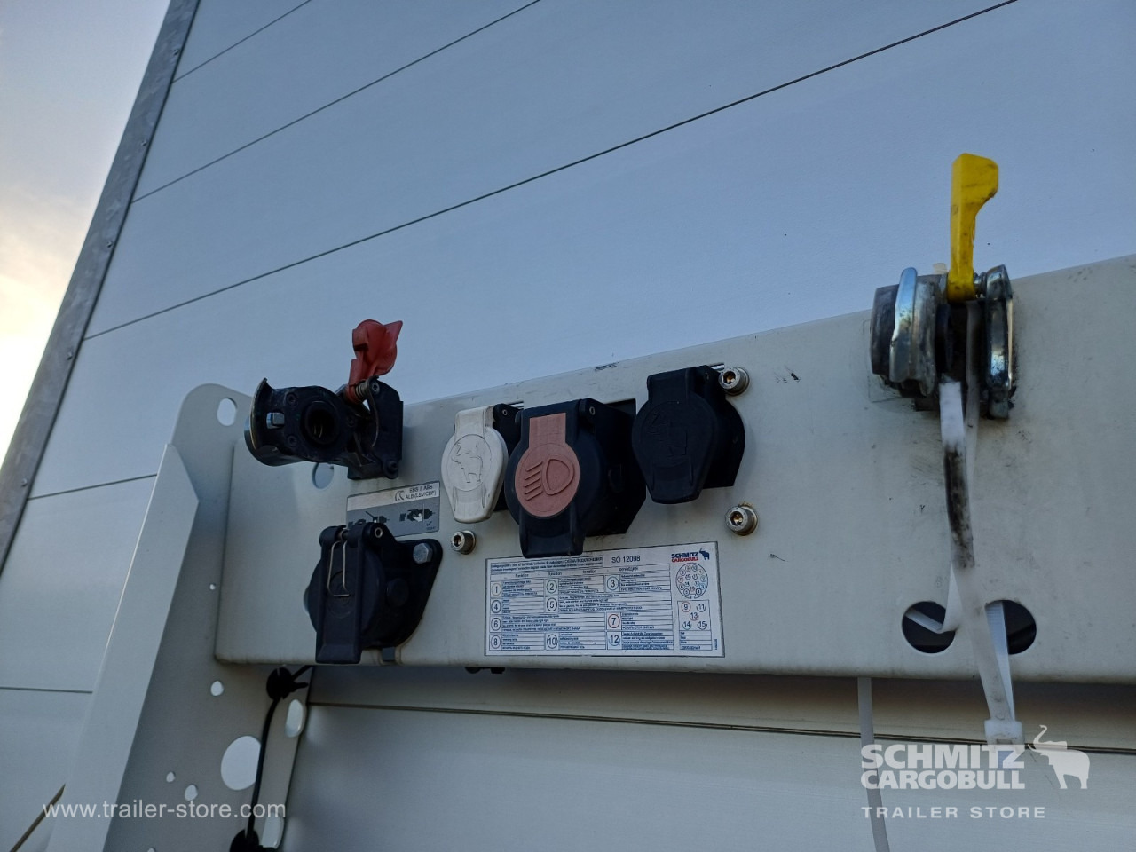 SCHMITZ Auflieger Curtainsider Standard - Semiremorcă prelată: Foto 2 SCHMITZ Auflieger Curtainsider Standard - Semiremorcă prelată: Foto 2