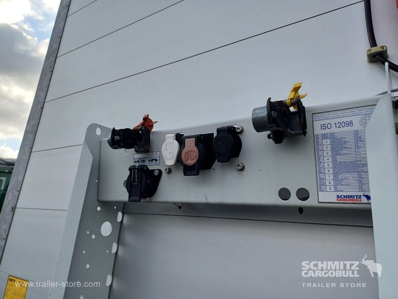 SCHMITZ Auflieger Curtainsider Standard - Semiremorcă prelată: Foto 2 SCHMITZ Auflieger Curtainsider Standard - Semiremorcă prelată: Foto 2