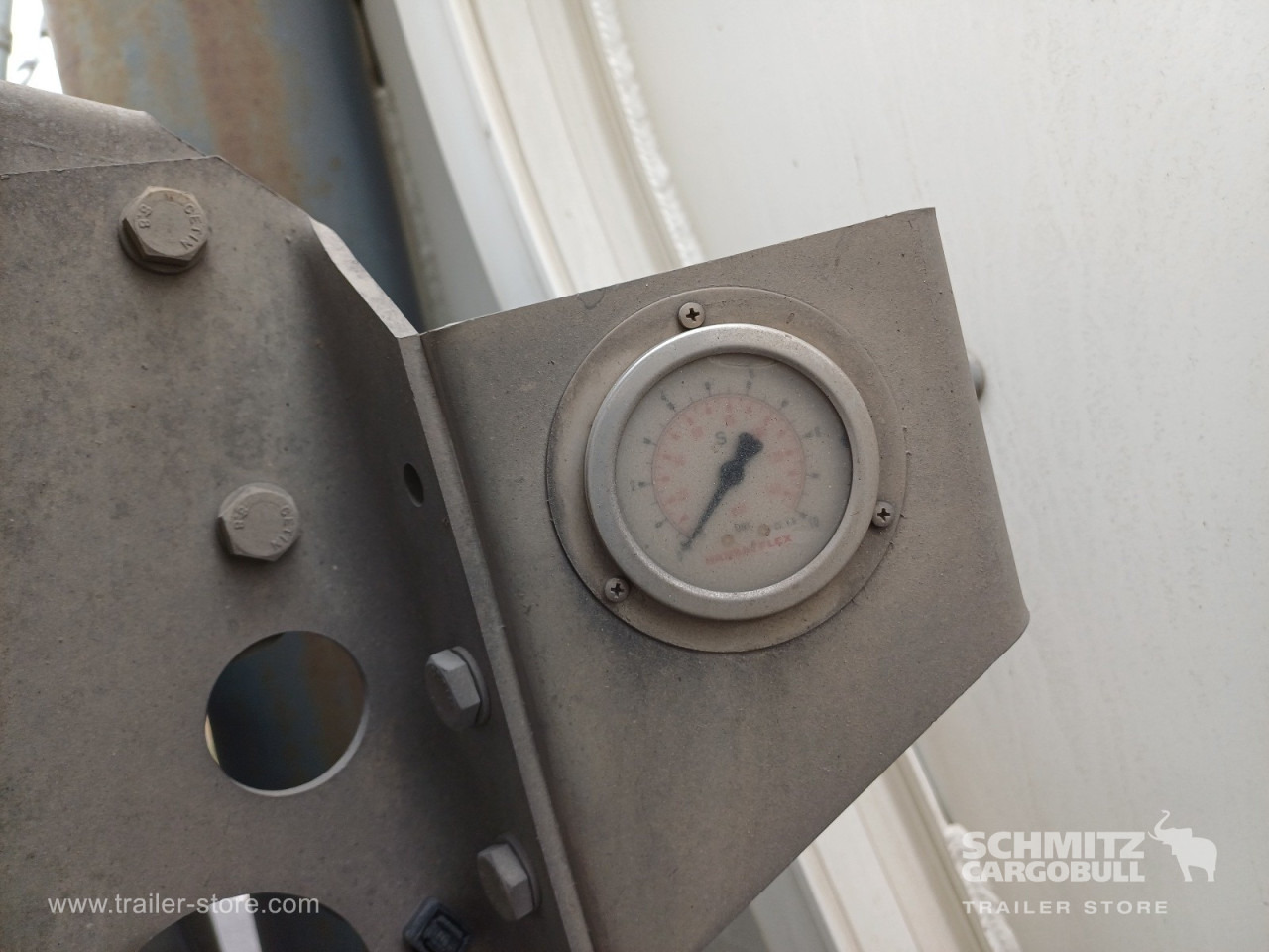 Semiremorcă basculantă SCHMITZ Auflieger Kipper Alukastenmulde 24m³: Foto 11 Semiremorcă basculantă SCHMITZ Auflieger Kipper Alukastenmulde 24m³: Foto 11