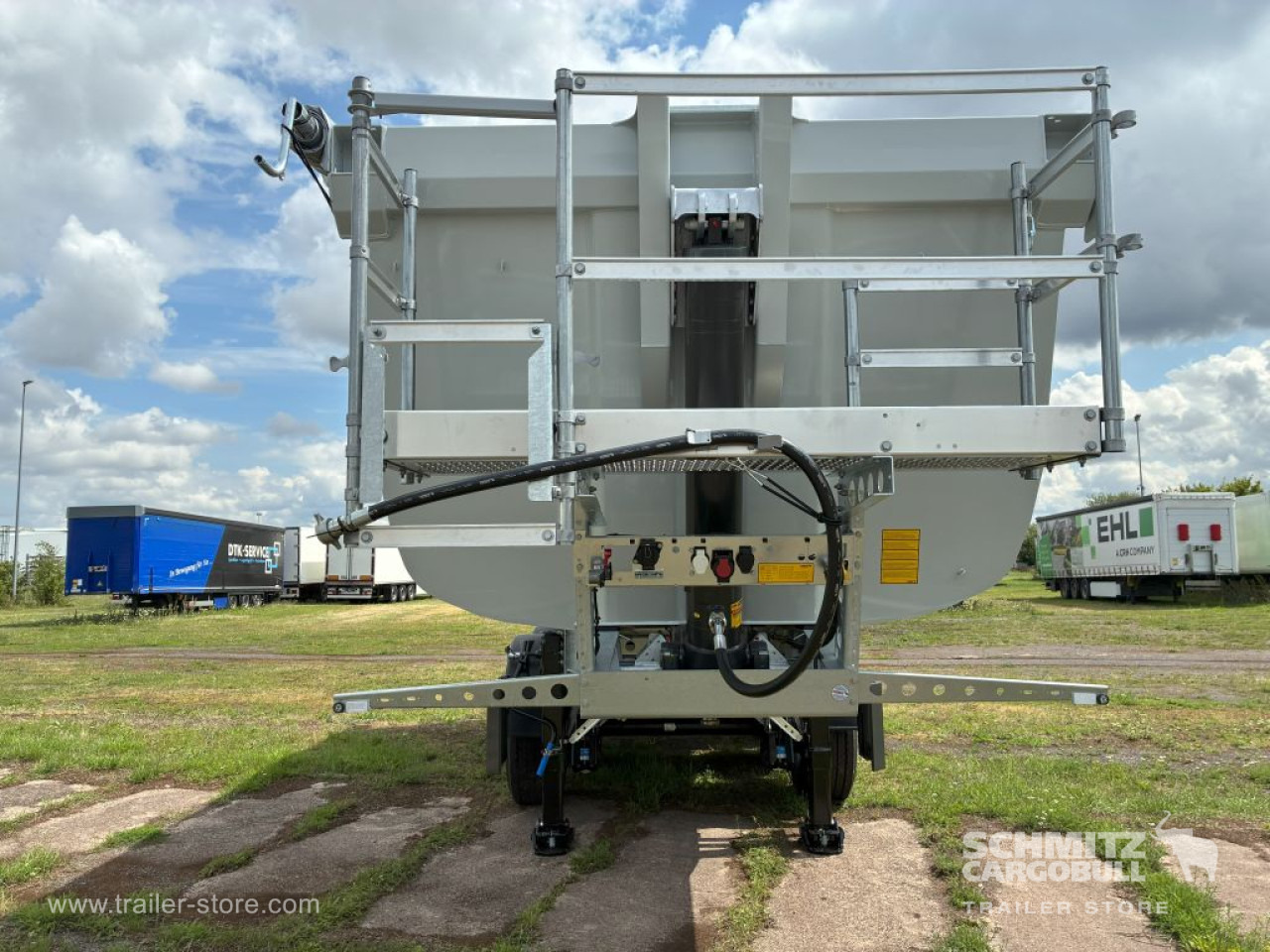Semiremorcă basculantă nou SCHMITZ Auflieger Kipper Stahlrundmulde 29m³: Foto 7