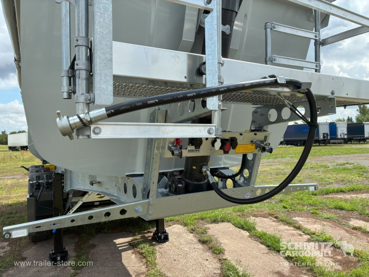 Semiremorcă basculantă nou SCHMITZ Auflieger Kipper Stahlrundmulde 29m³: Foto 12