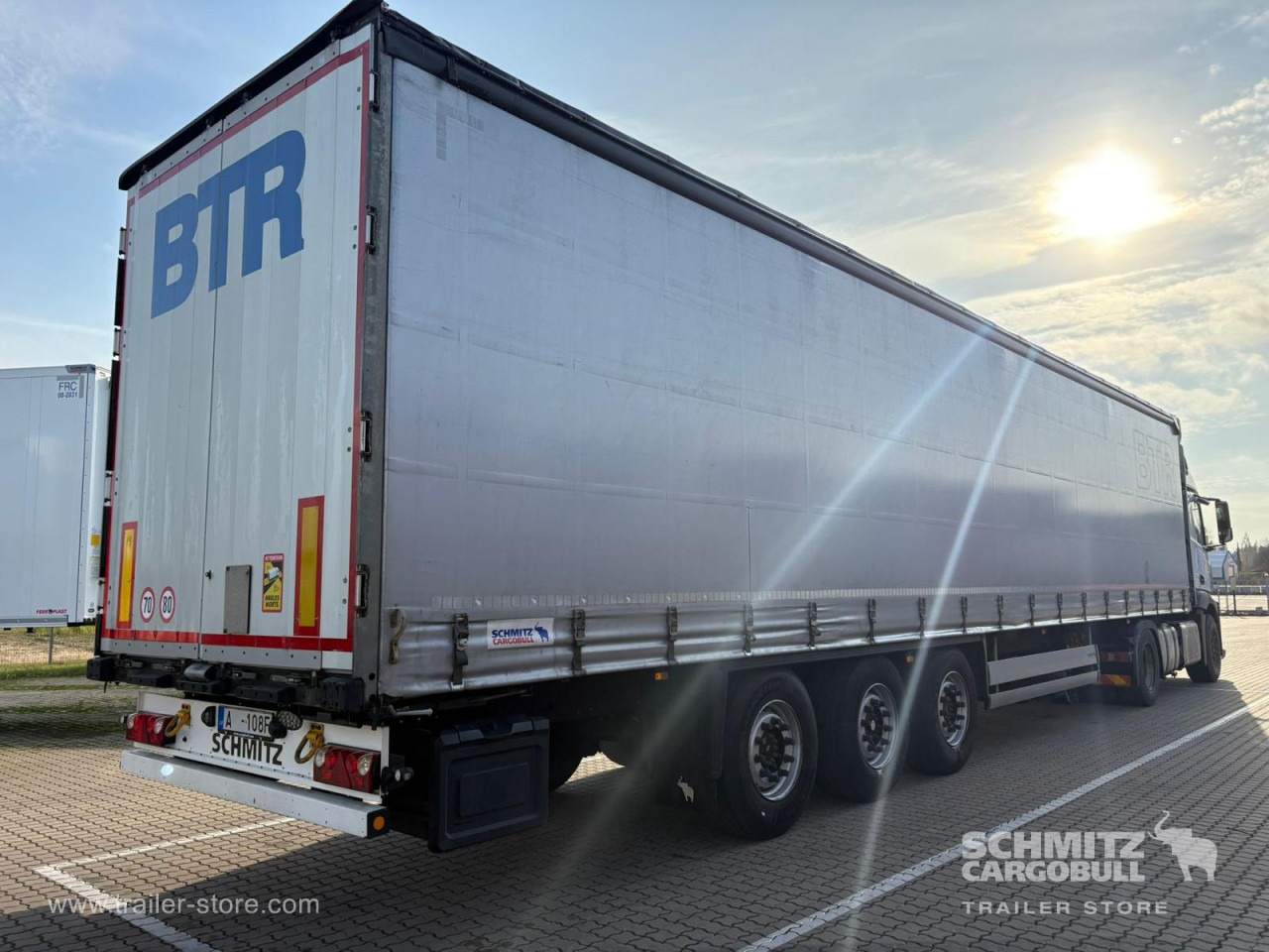 SCHMITZ Curtainsider Standard - Semiremorcă prelată: Foto 1 SCHMITZ Curtainsider Standard - Semiremorcă prelată: Foto 1