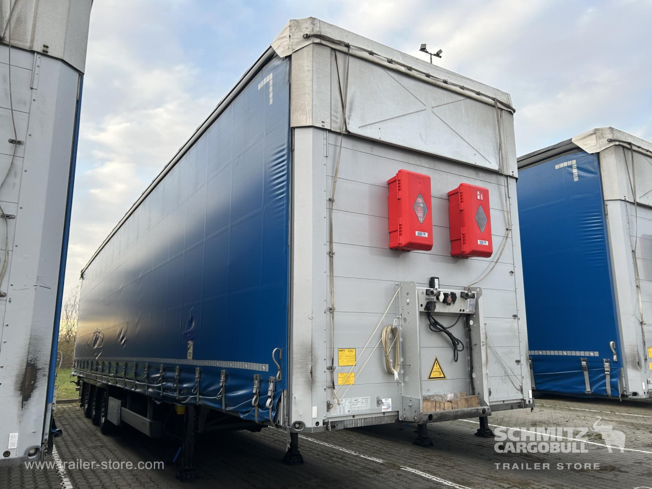 SCHMITZ Curtainsider Mega - Semiremorcă prelată: Foto 1 SCHMITZ Curtainsider Mega - Semiremorcă prelată: Foto 1