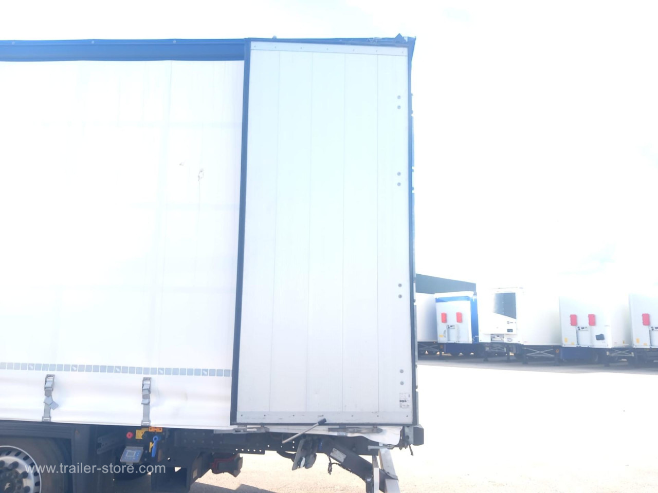 SCHMITZ Curtainsider Mega - Semiremorcă prelată: Foto 5 SCHMITZ Curtainsider Mega - Semiremorcă prelată: Foto 5