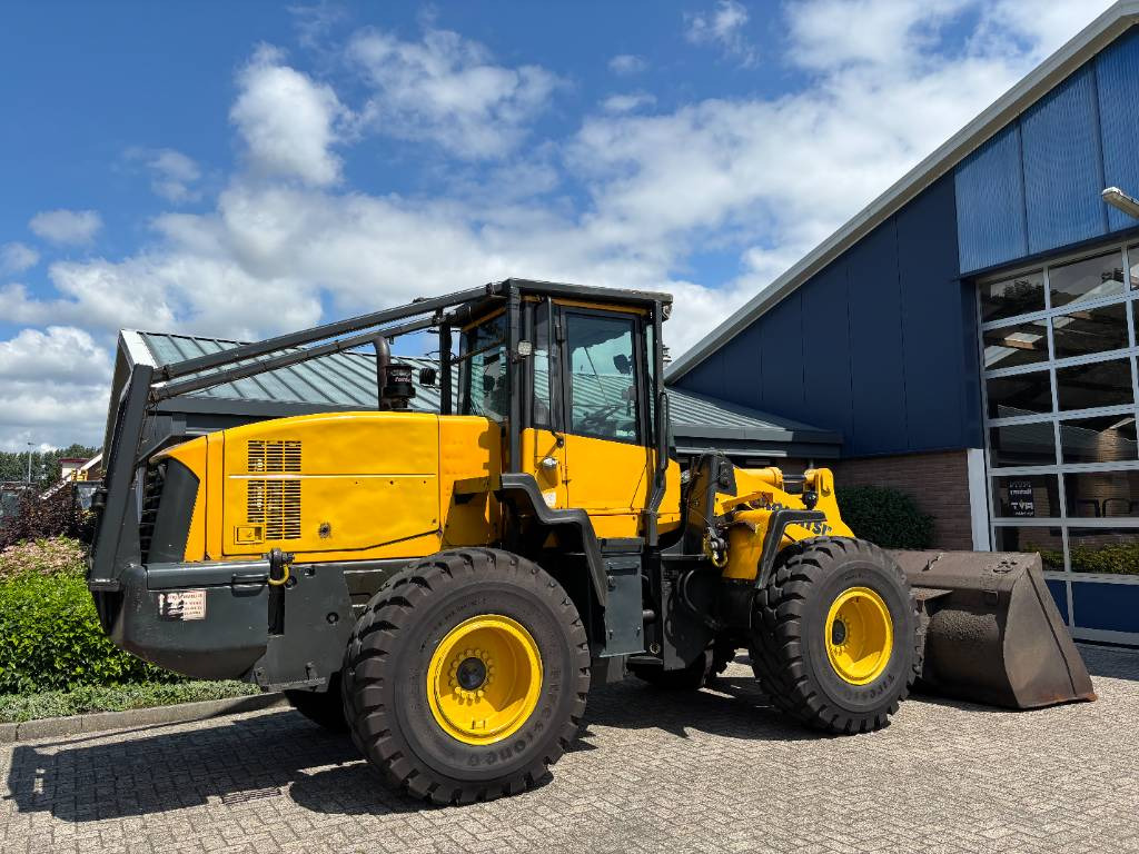 Komatsu WA 320-5 - Încărcător frontal pe pneuri: Foto 4 Komatsu WA 320-5 - Încărcător frontal pe pneuri: Foto 4