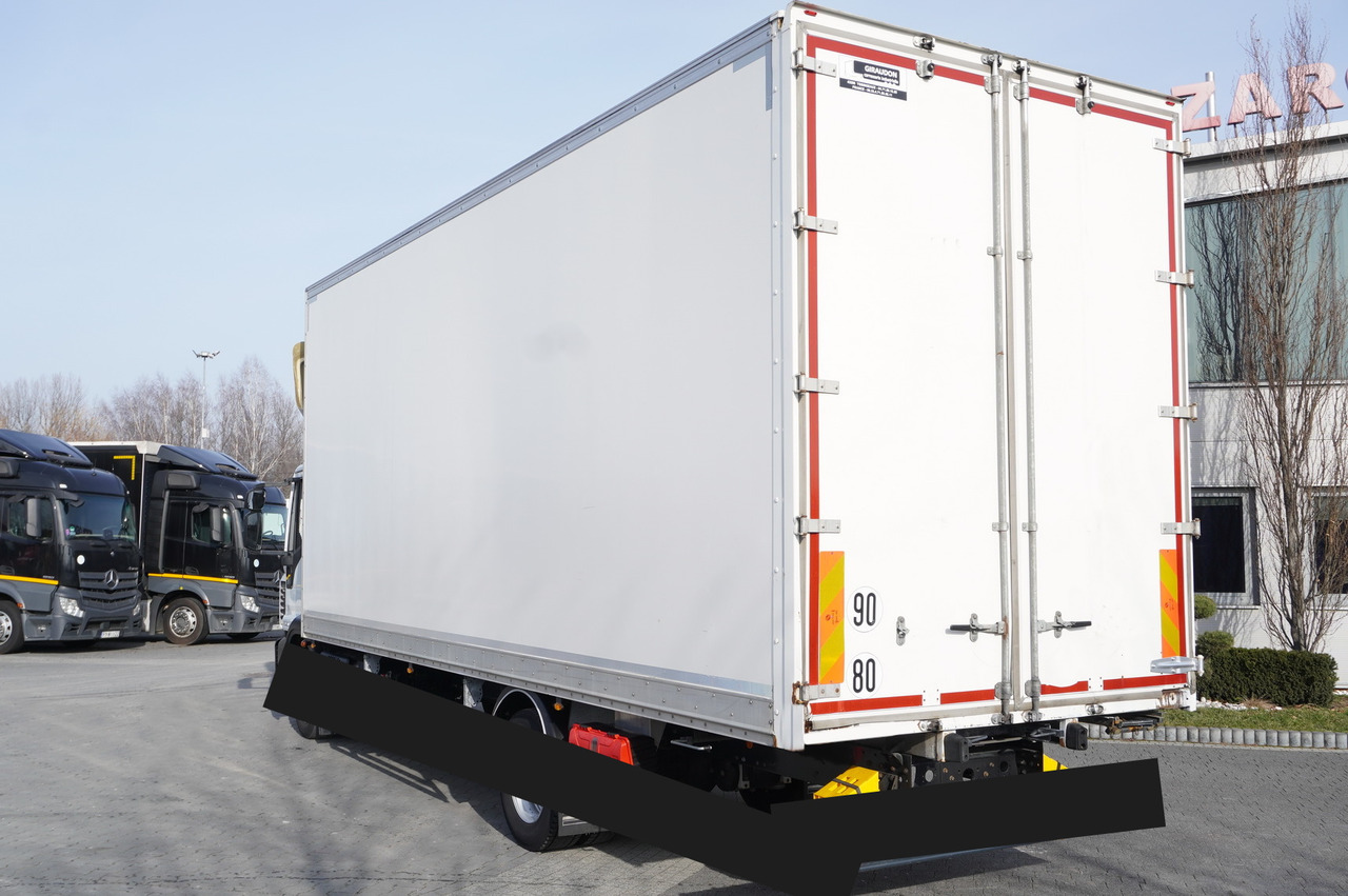 Giraudon 120.190 - Caroserie furgon: Foto 4 Giraudon 120.190 - Caroserie furgon: Foto 4