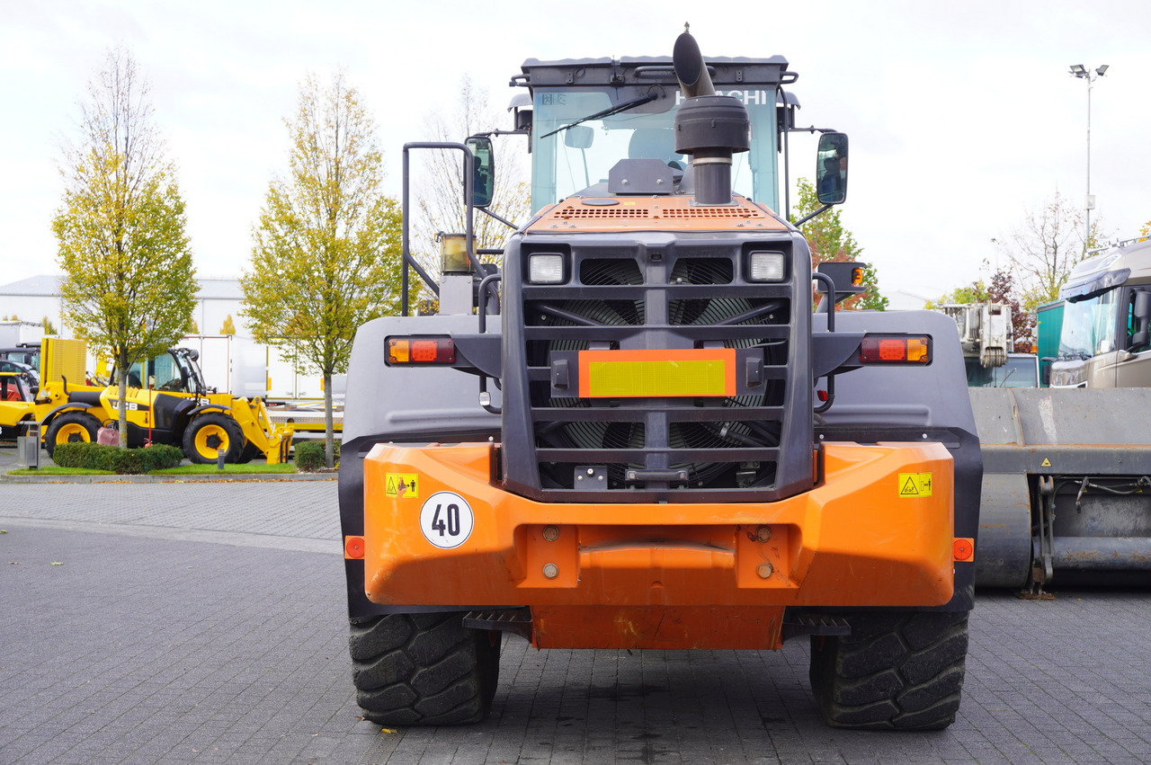 HITACHI ZW220 articulated loader / 2 buckets - Încărcător frontal pe pneuri: Foto 5 HITACHI ZW220 articulated loader / 2 buckets - Încărcător frontal pe pneuri: Foto 5