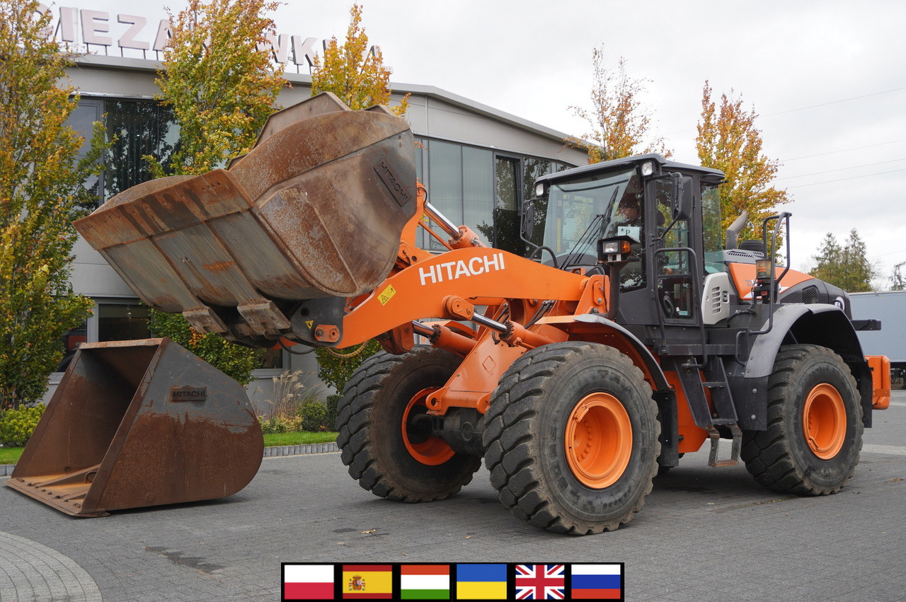 HITACHI ZW220 articulated loader / 2 buckets - Încărcător frontal pe pneuri: Foto 1 HITACHI ZW220 articulated loader / 2 buckets - Încărcător frontal pe pneuri: Foto 1