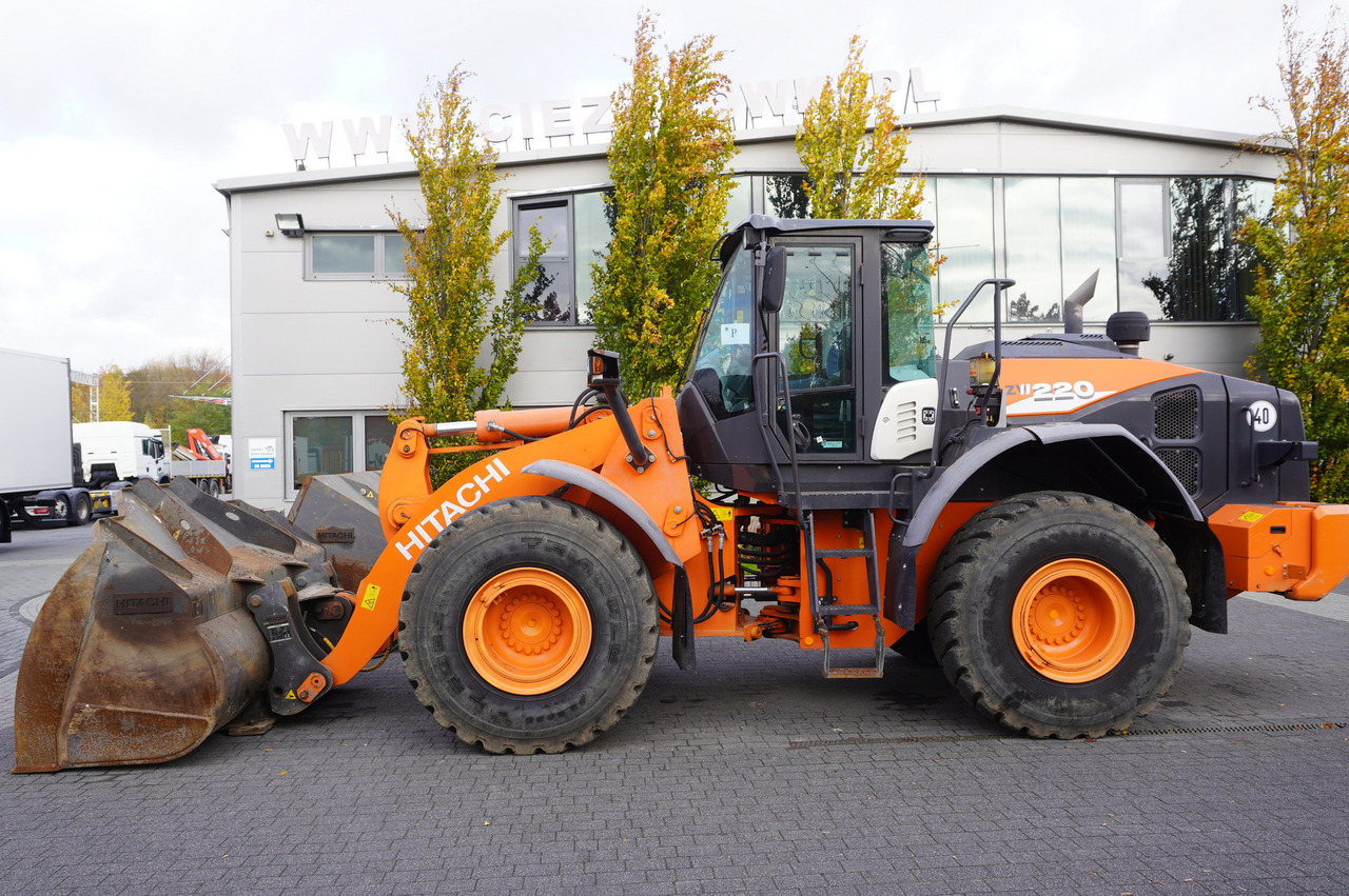 HITACHI ZW220 articulated loader / 2 buckets - Încărcător frontal pe pneuri: Foto 3 HITACHI ZW220 articulated loader / 2 buckets - Încărcător frontal pe pneuri: Foto 3