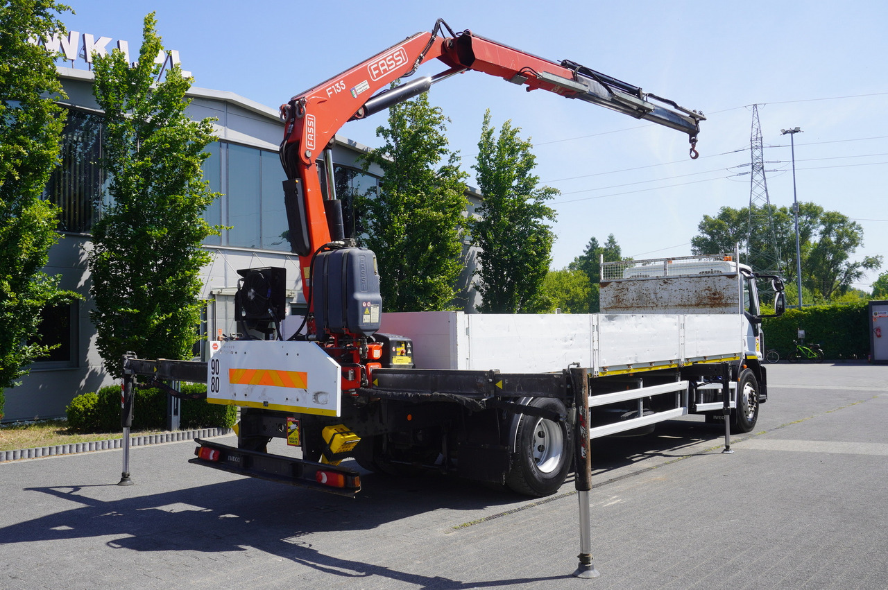 IVECO EUROCARGO 190-280L / FASSI F135A / 8 M / Lift cap. 5580 kg - Camion platformă, Camion cu macara: Foto 3 IVECO EUROCARGO 190-280L / FASSI F135A / 8 M / Lift cap. 5580 kg - Camion platformă, Camion cu macara: Foto 3